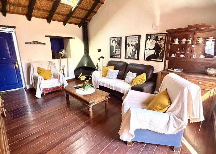 Canary House By Deihu Experiences بيت للعطل