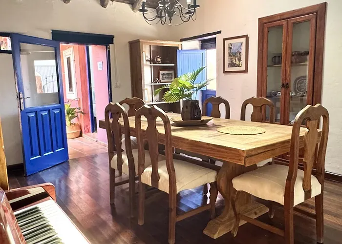 Canary House By Deihu Experiences بيت للعطل